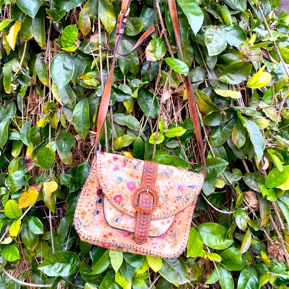 Patricia Nash Bags Patricia Nash Floral On Leather Bag With Adjustable Shoulder